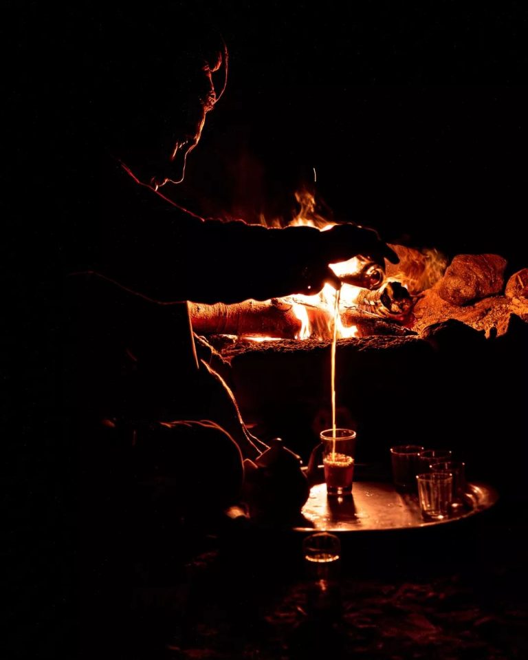 Nomadic tea in the desert